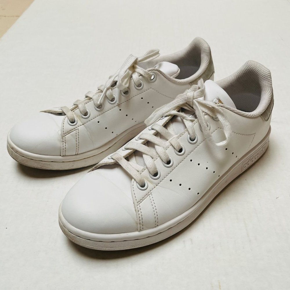 Adidas Stan Smith Sneakers Womens 6.5 White Minimalist Casual Holiday Streetwear